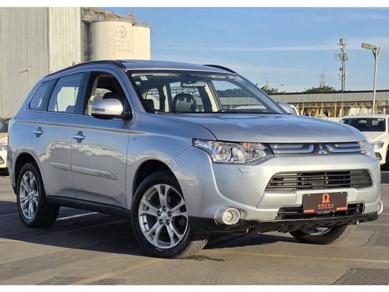 MITSUBISHI OUTLANDER 3.0 GT 4X4 V6 24V GASOLINA 4P AUTOMÁTICO MITSUBISHI OUTLANDER 3.0 GT 4X4 V6 24V GASOLINA 4P AUTOMÁTICO